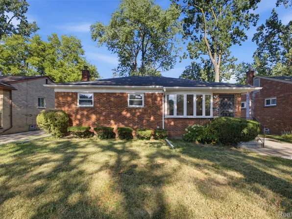 21840 Kenosha St, Oak Park, MI 48237