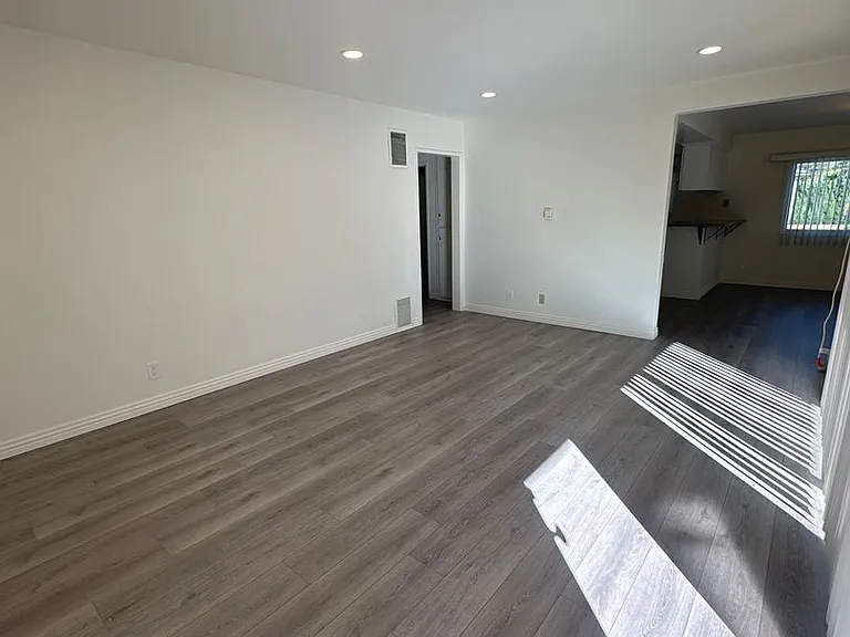 APT 309 LIVE OAK ST. — Photo 5