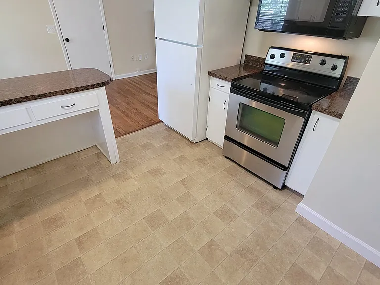 2145 Mitchell St — Photo 2