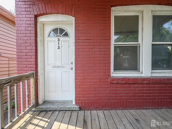 3rd image of 313 Wagner Ave