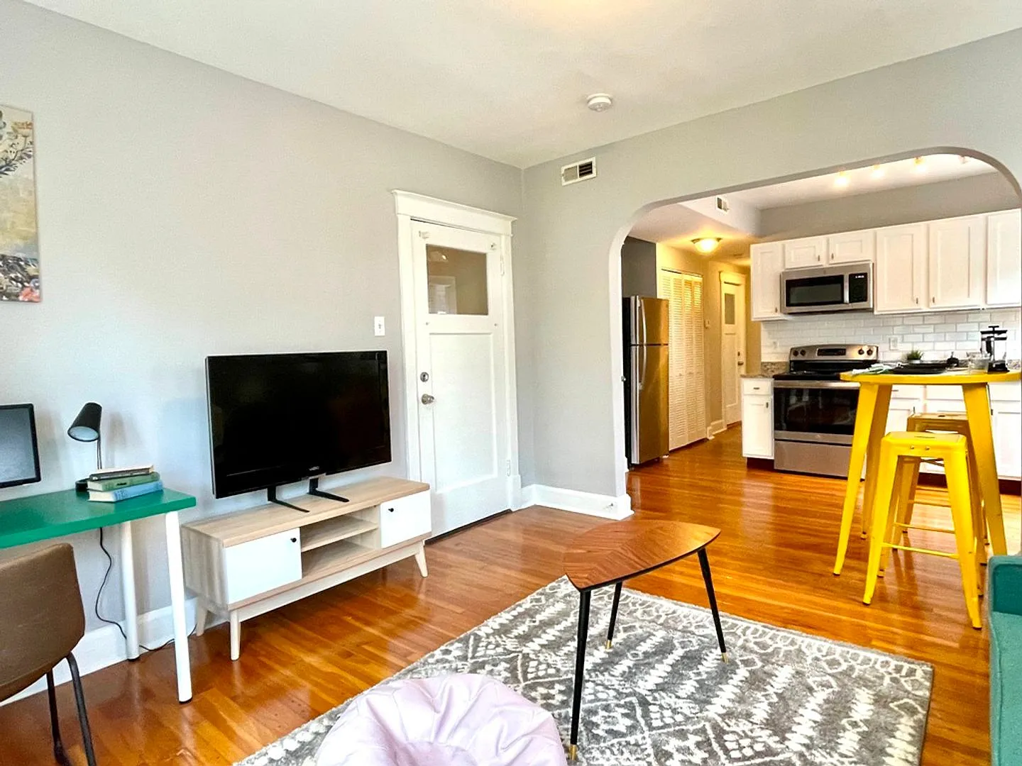 1 bed, 1.0 bath, $1,145 — Photo 3