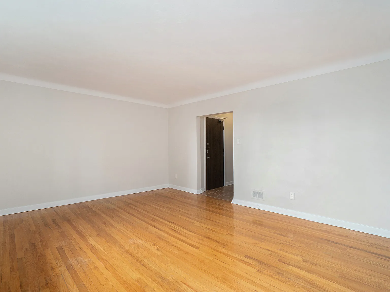 406 Tweedsmuir Ave — Photo 4