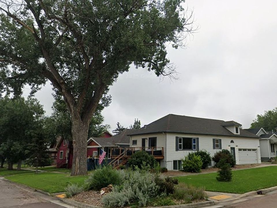 1st image of 831 Saint James St