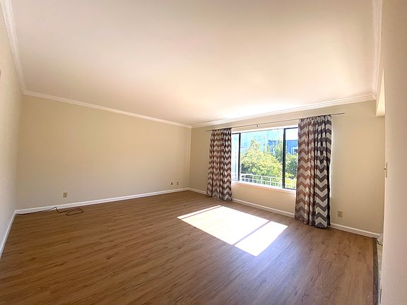 5th image of 135 Clipper St APT 5