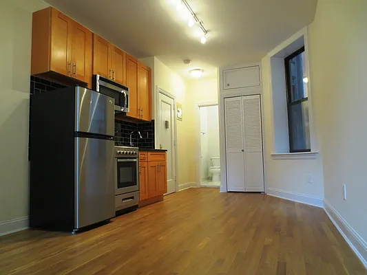 Rented by Waverly Realty Associates | media 22