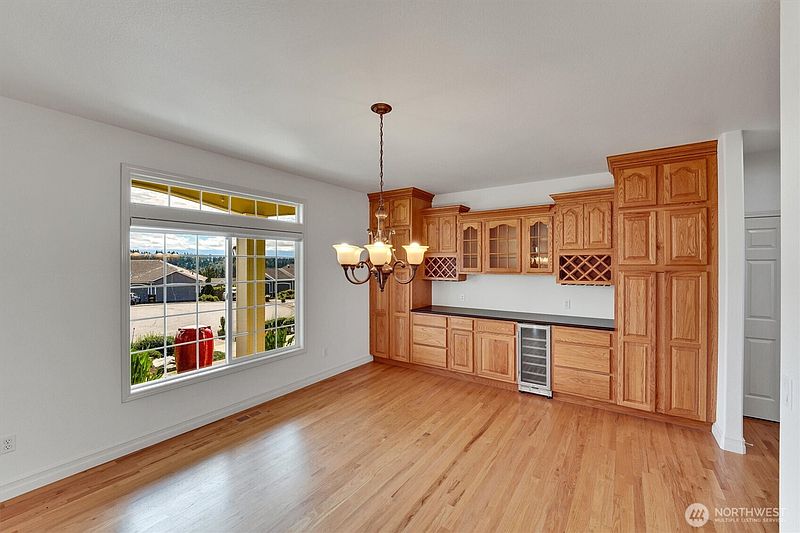 4th image of 10010 181st Avenue Ct E