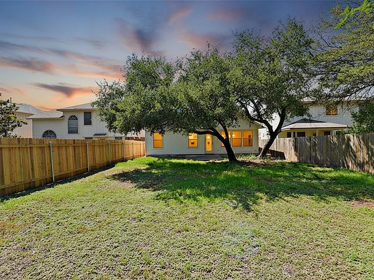 8416 Alvin High Ln — Photo 24