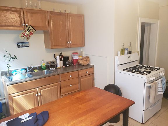 3rd image of 29 College St APT 3