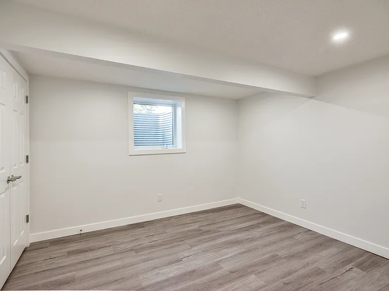 4 Trafford Pl NW #R — Photo 13