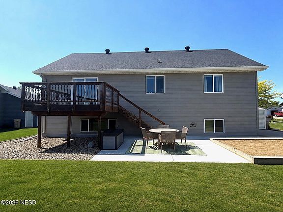 3rd image of 1108 Cherry Dr