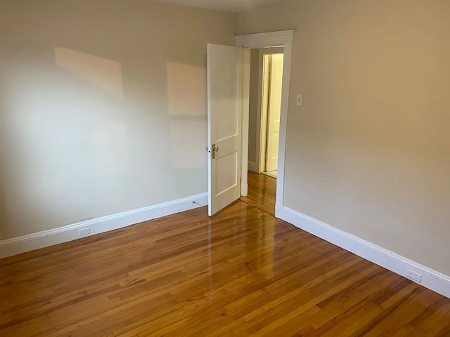 4 bed in Somerville — Photo 4