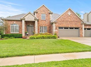 2807 Stevenson Dr, Bloomington, IL 61704