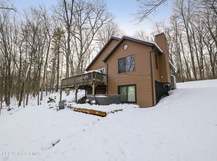 2463 Larkspur Dr, Stroudsburg, PA 18360