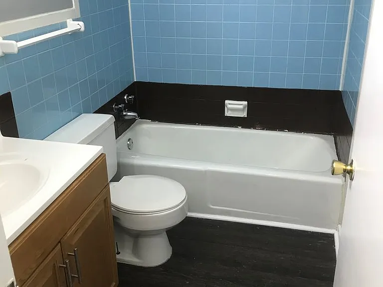2085 Fontaine Building — Photo 14