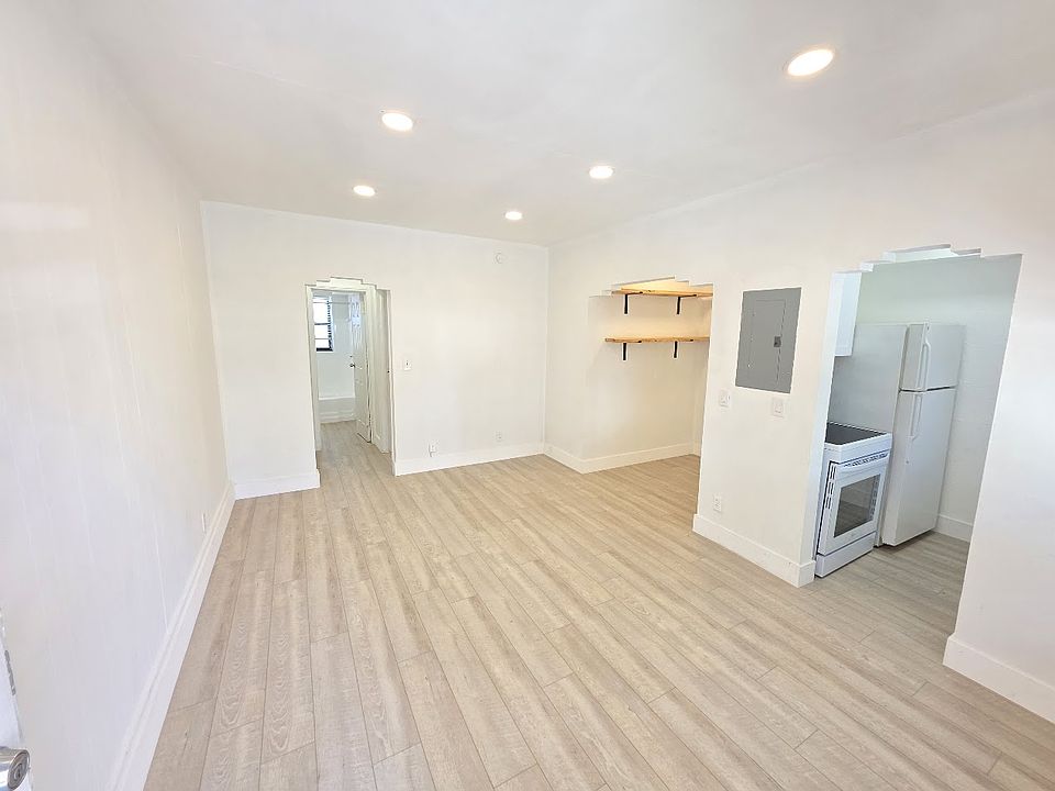 1st image of 570 NE 15th Ave #570