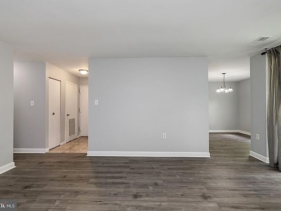 4th image of 1443 Northgate Sq Unit 22B