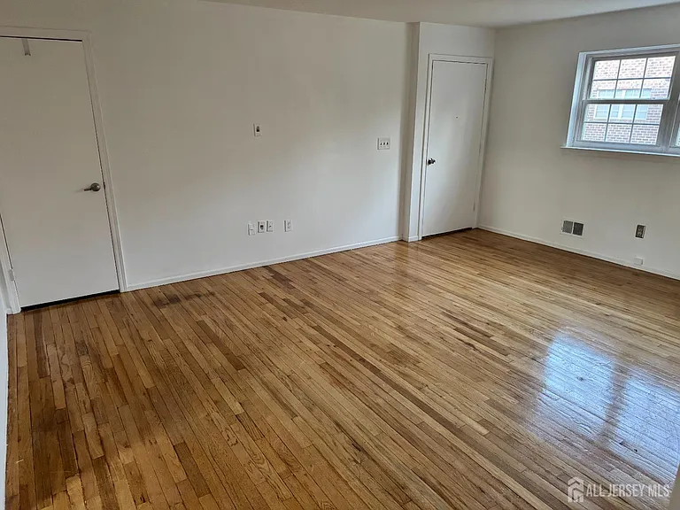 6501 Avenue C — Photo 10
