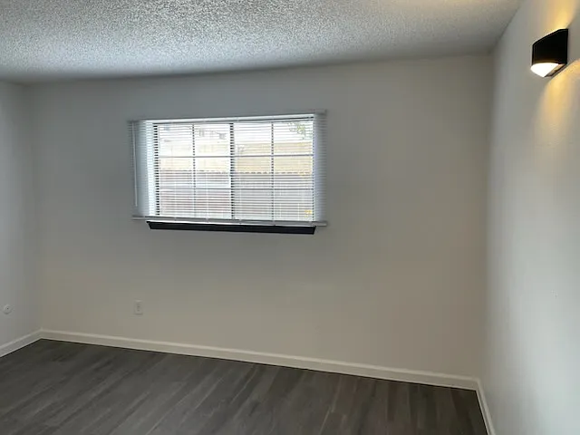 1855 Girard Blvd NE — Photo 18