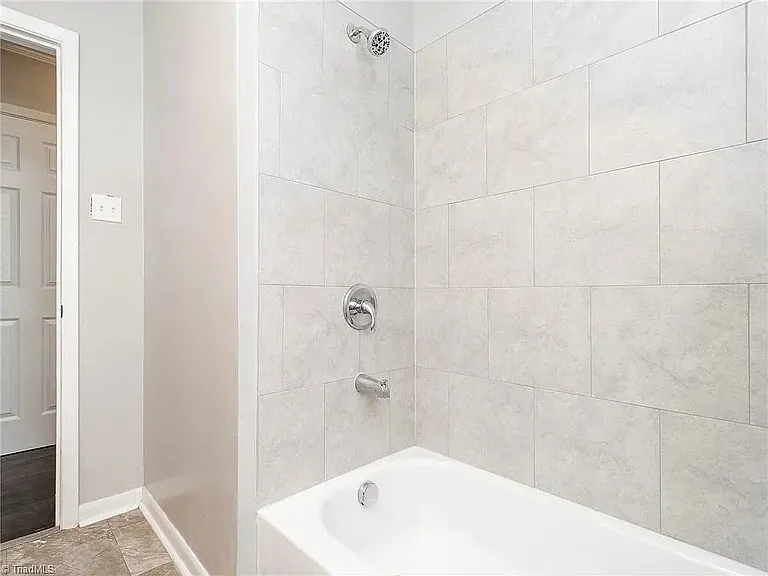 1313 Greenbriar St — Photo 14