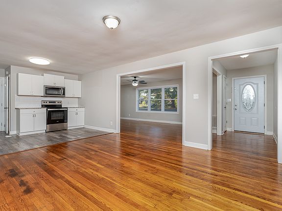 4th image of 2860 Landsdowne Dr