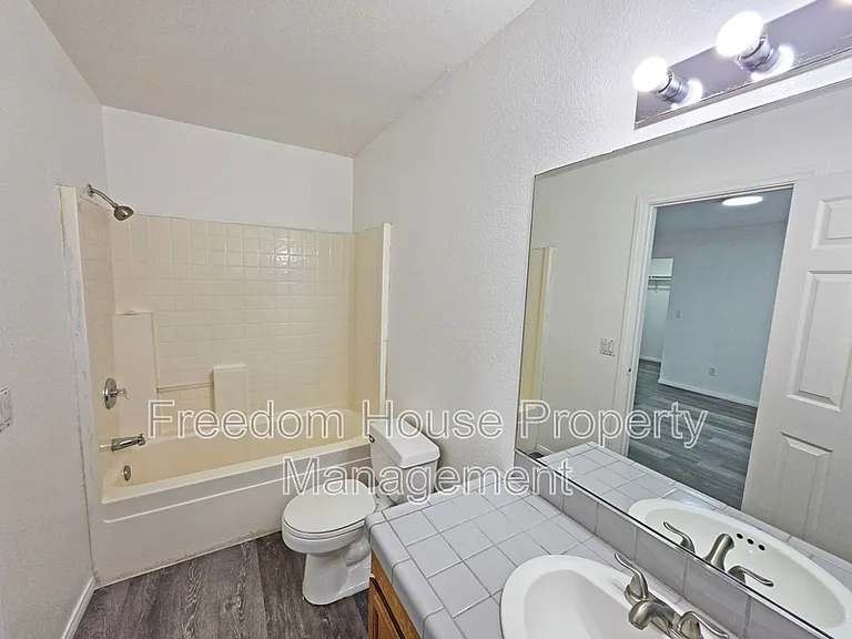 670 Bourbon St #2 — Photo 37