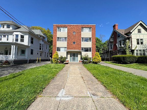 2nd image of 550 Whitney Ave APT 2