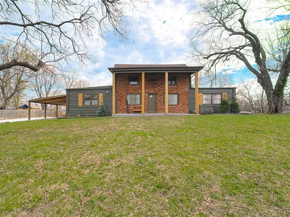 5711 N Flora Ave, Kansas City, MO 64118