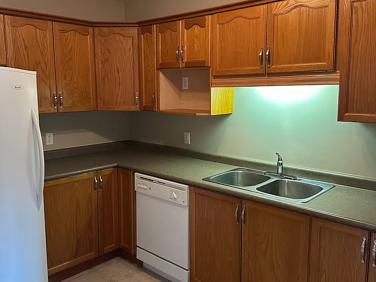 200 Brock St #8 — Photo 8