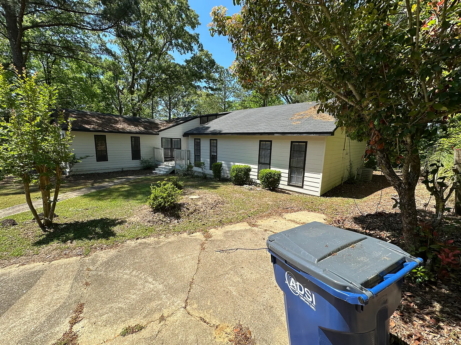 3 bed, 2400 sqft, $1,995 — Photo 3