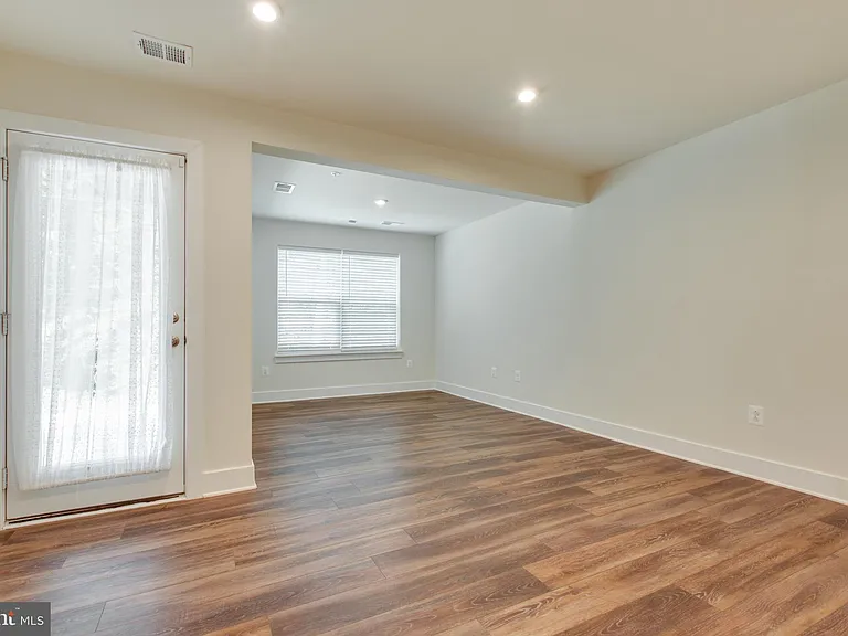 2546 Buckthorn Dr — Photo 40