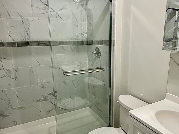 5th image of 149 Vedder Ave #1