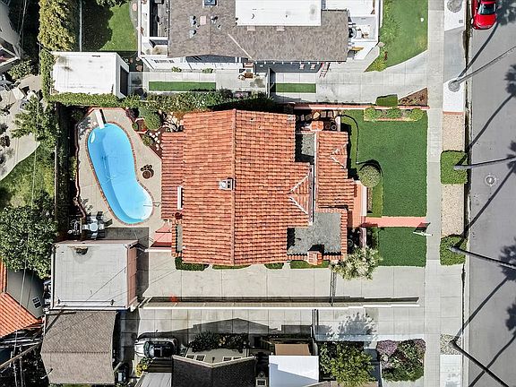 5th image of 666 Palm Haven Ave