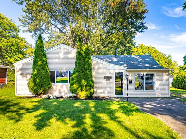 154 Hyde Pkwy, Palmyra, NY 14522