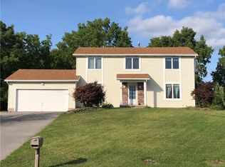 8 Clooney Dr, Henrietta, NY 14467