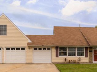 44 Petunia Rd, Levittown, PA 19056