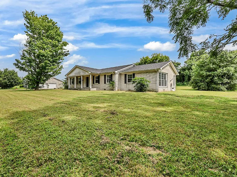 359 Meadow Ln — Photo 13