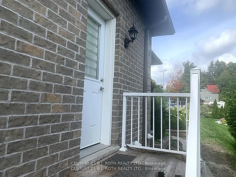 9 Greenwood Forest Rd — Photo 16