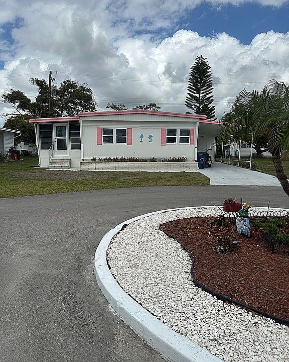 1st image of 60 6th St E
