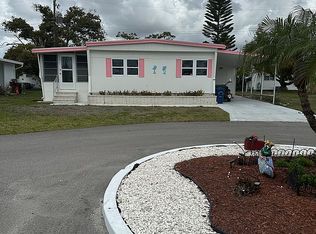 60 6th St E, Nokomis, FL 34275