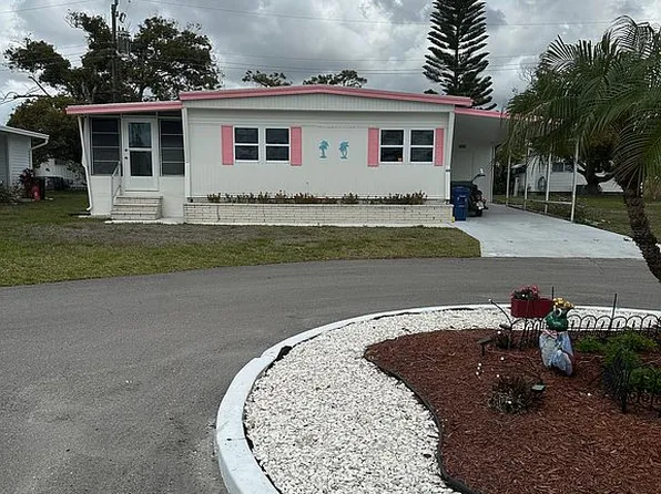 60 6th St E, Nokomis, FL 34275