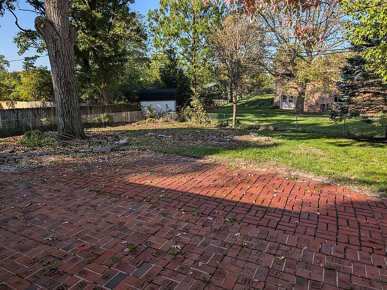 5253 Vernadale Dr — Photo 39