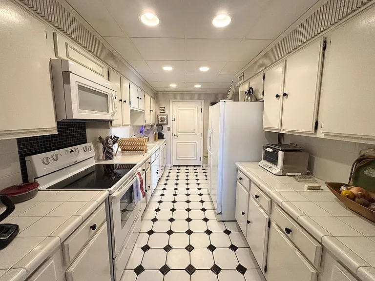 1829 Senate St #9C — Photo 17
