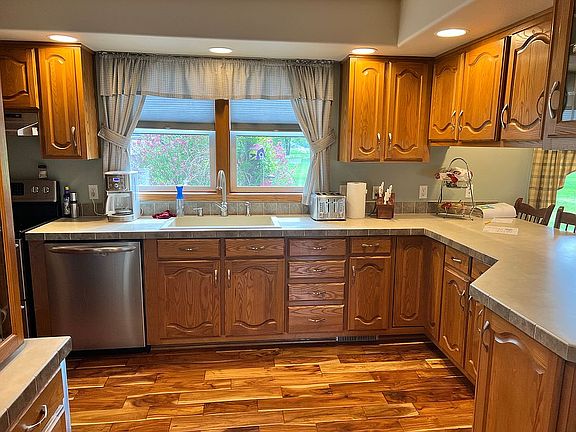 3rd image of 216 Kenneally Blvd
