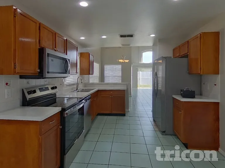 3257 Brewster Dr — Photo 6