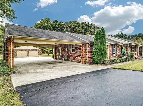 2nd image of 2709 Yellow Warbler Ln
