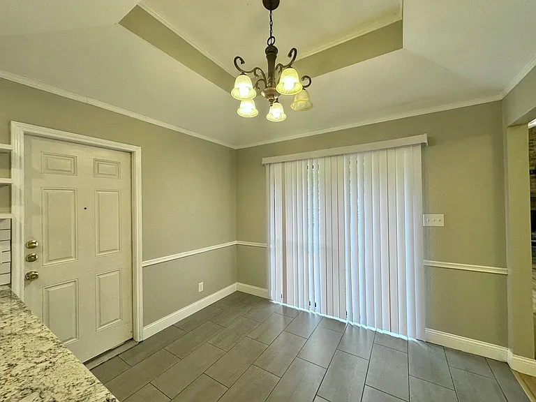 1818 Diana Ln — Photo 17