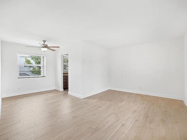 1649 SE 4th St #B-3 — Photo 5