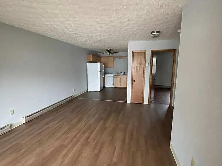 407 W Main St — Photo 2