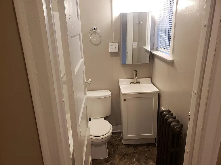 815 E 1st St #3 — Photo 6