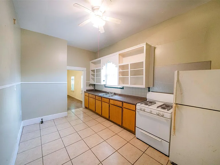 2303 Chestnut St #A — Photo 2